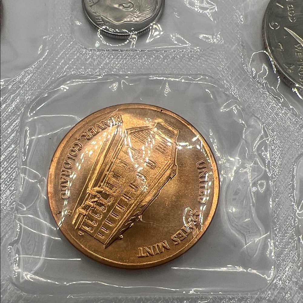 1974-1975 Denver Mint Souvenir Coin Set - Picture 5 of 14